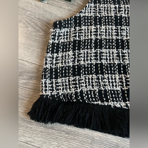 ZARA black and whiteTweed fringe hem sleeveless A-line Top. Size L - Picture 3 of 9